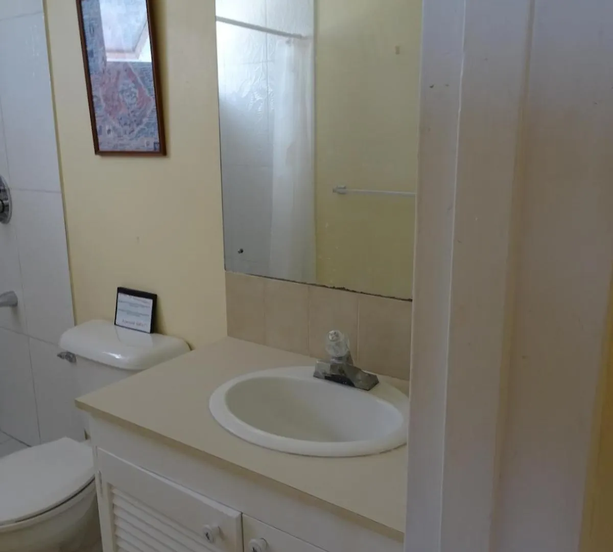 Airy Seaside Apartment, Hastings Barbados شقة