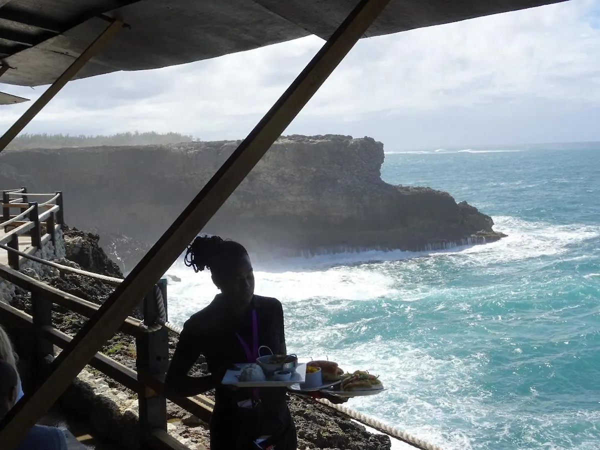 Airy Seaside Apartment, Hastings Barbados 0*, بريدج تاون