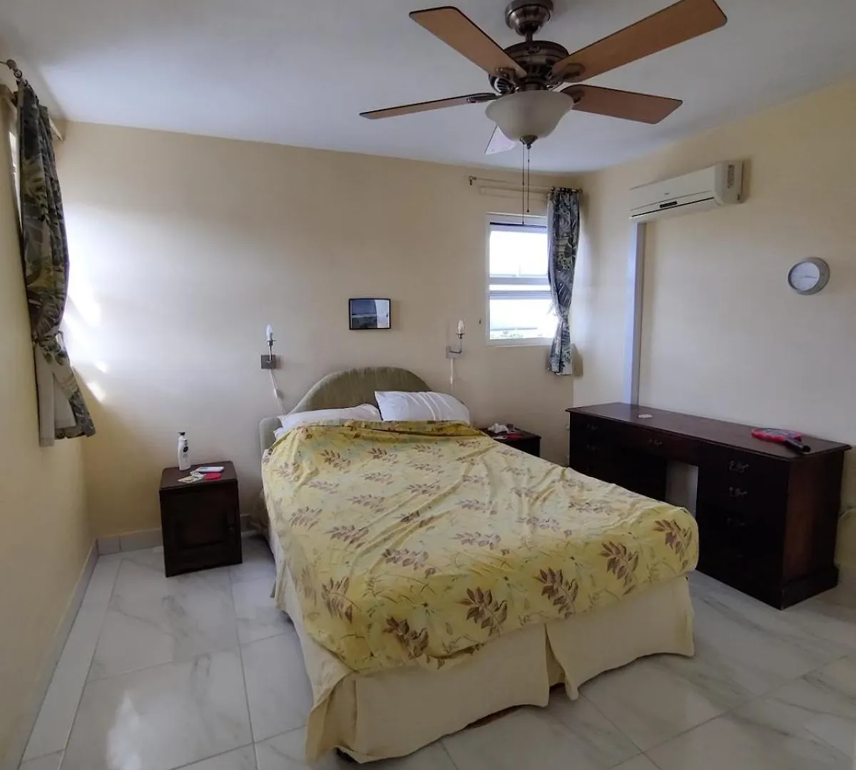 شقة Airy Seaside Apartment, Hastings Barbados