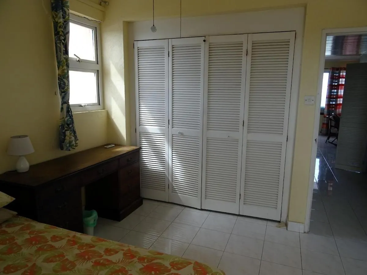 شقة Airy Seaside Apartment, Hastings Barbados بربادوس