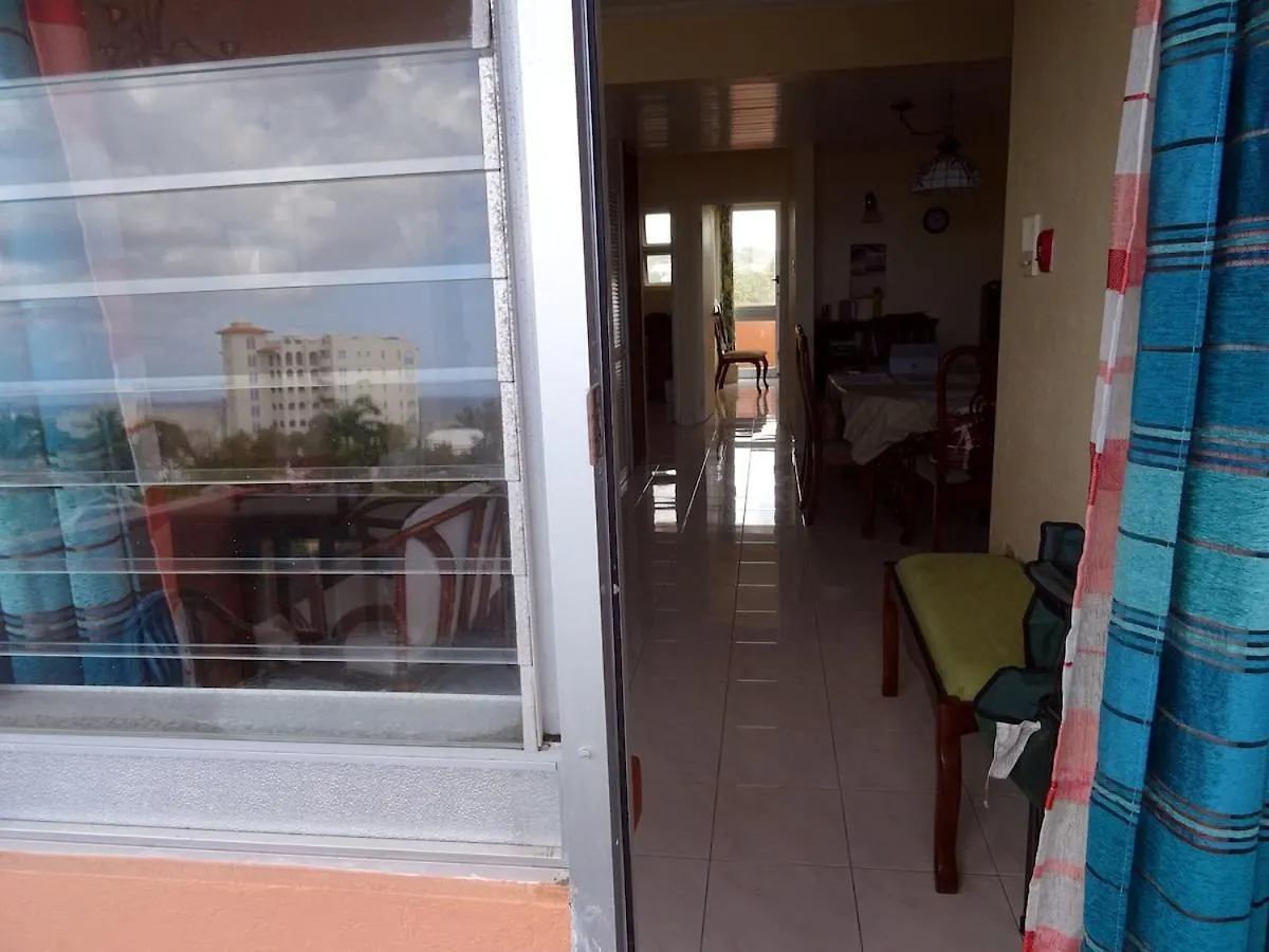 شقة Airy Seaside Apartment, Hastings Barbados