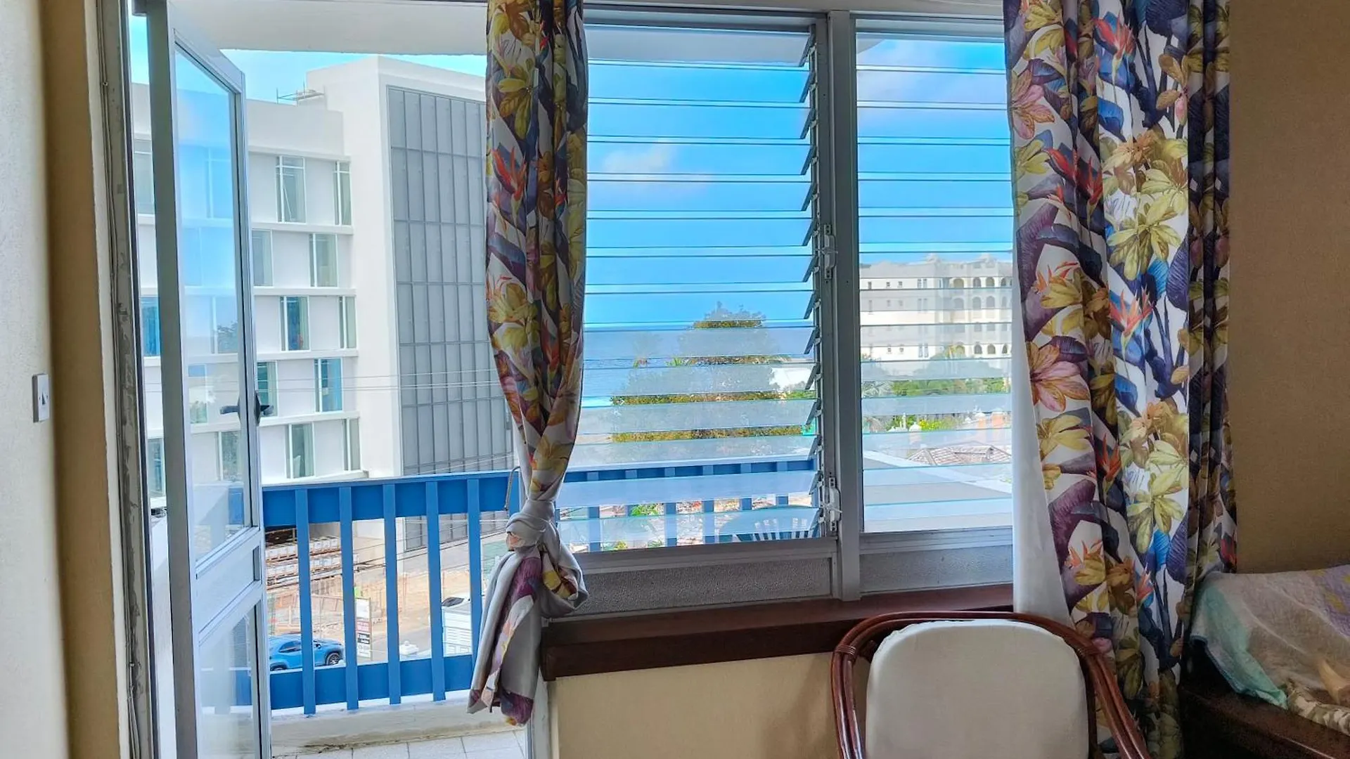 Airy Seaside Apartment, Hastings Barbados بريدج تاون