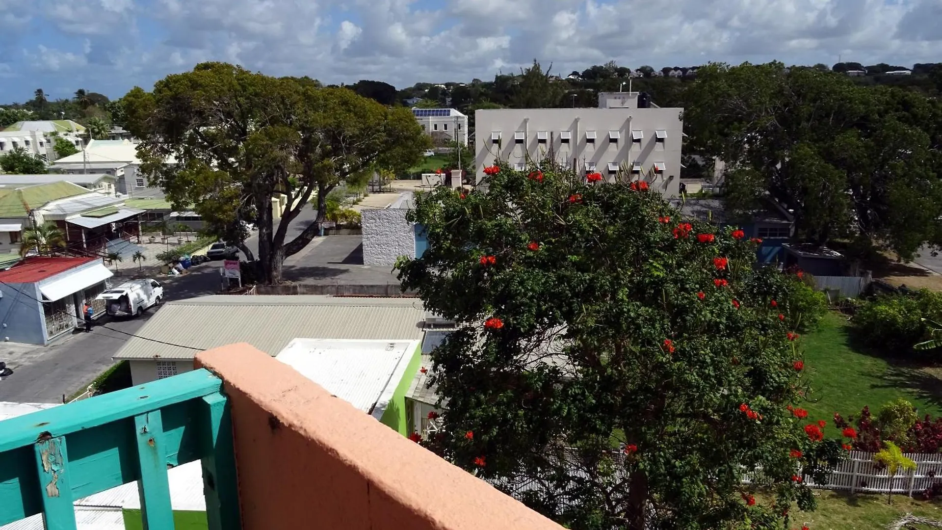 شقة Airy Seaside Apartment, Hastings Barbados