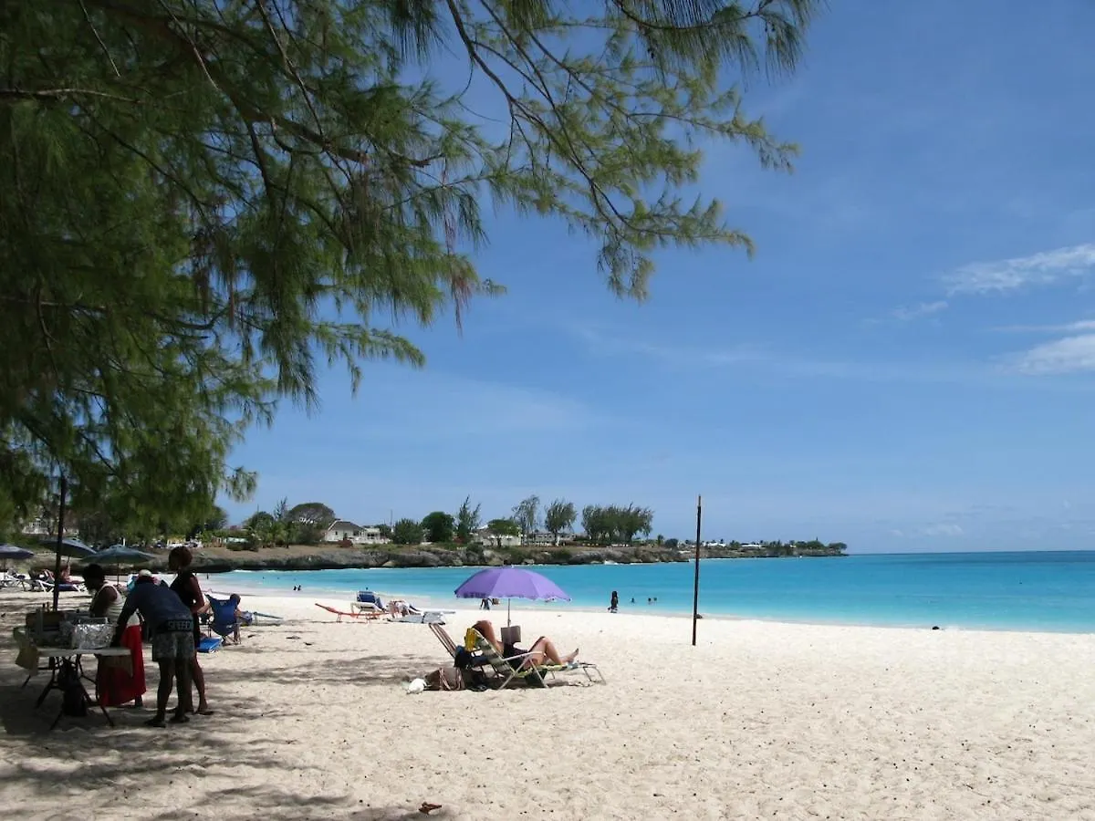דירה Airy Seaside Apartment, Hastings Barbados ברבדוס