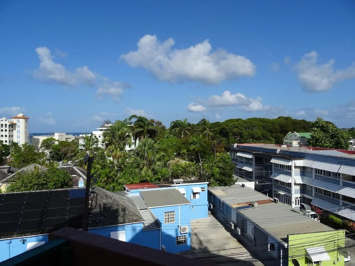 Airy Seaside Apartment, Hastings Barbados דירה