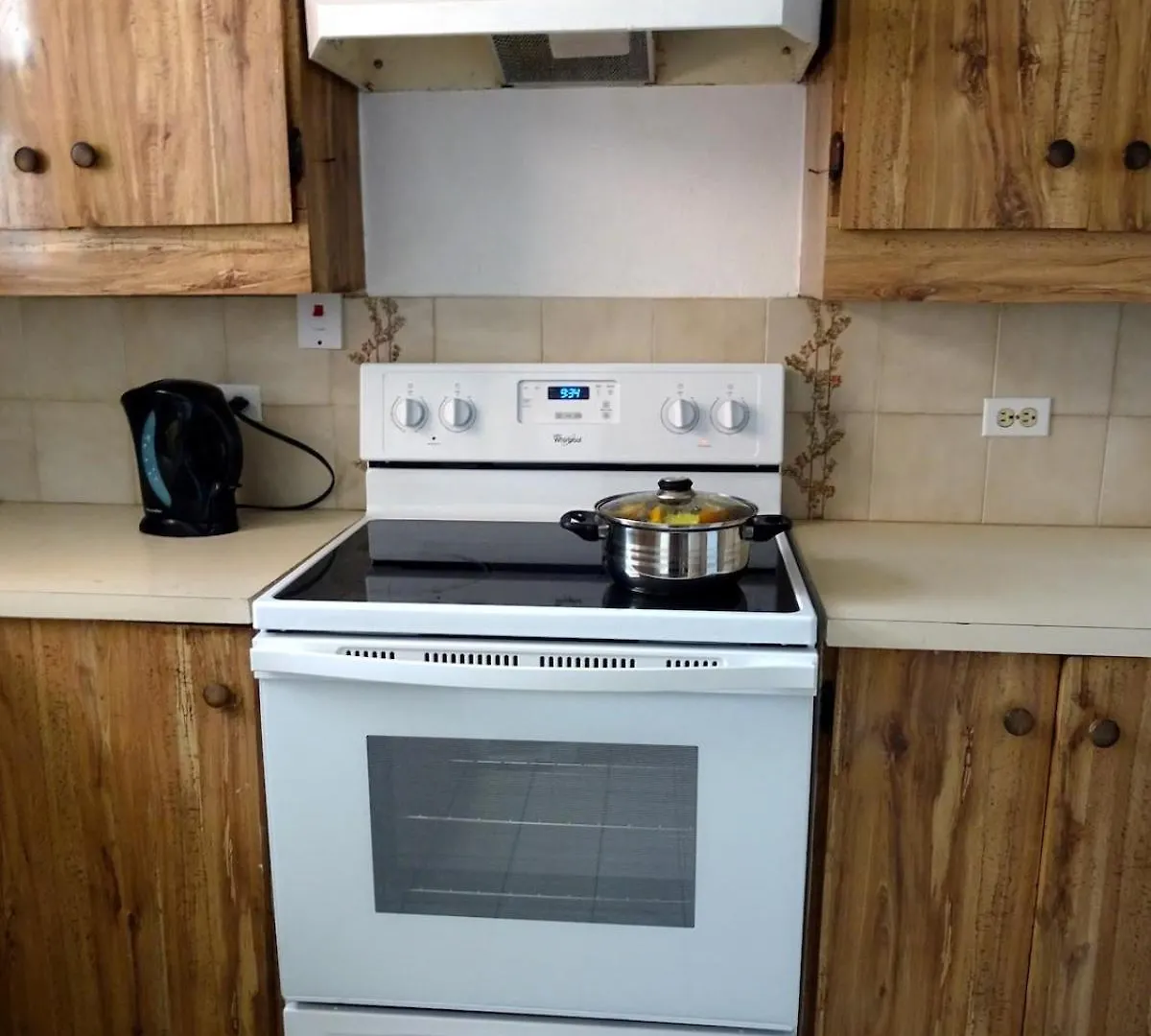 Airy Seaside Apartment, Hastings Barbados דירה