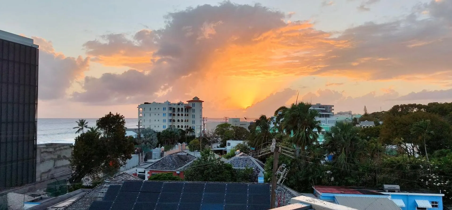 Airy Seaside Apartment, Hastings Barbados דירה ברידג'טאון